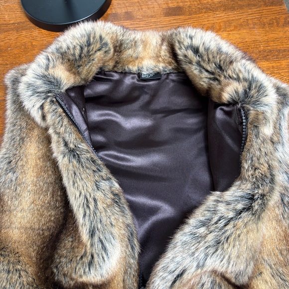 Faux Fur Brown Collared & Lined Vest w/2 Pockets Women’s Size Medium - Picture 7 of 7